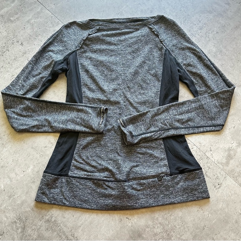 Lululemon Women’s Long Sleeve Running Top Gray Black Mesh Thumbholes Pocket